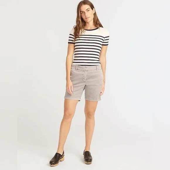J. Crew Pants - J.Crew Gray Chino 7” Stretch Shorts Size 4